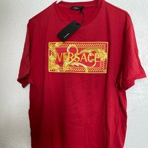 Authentic Versace red logo shirt♥️♥️♥️